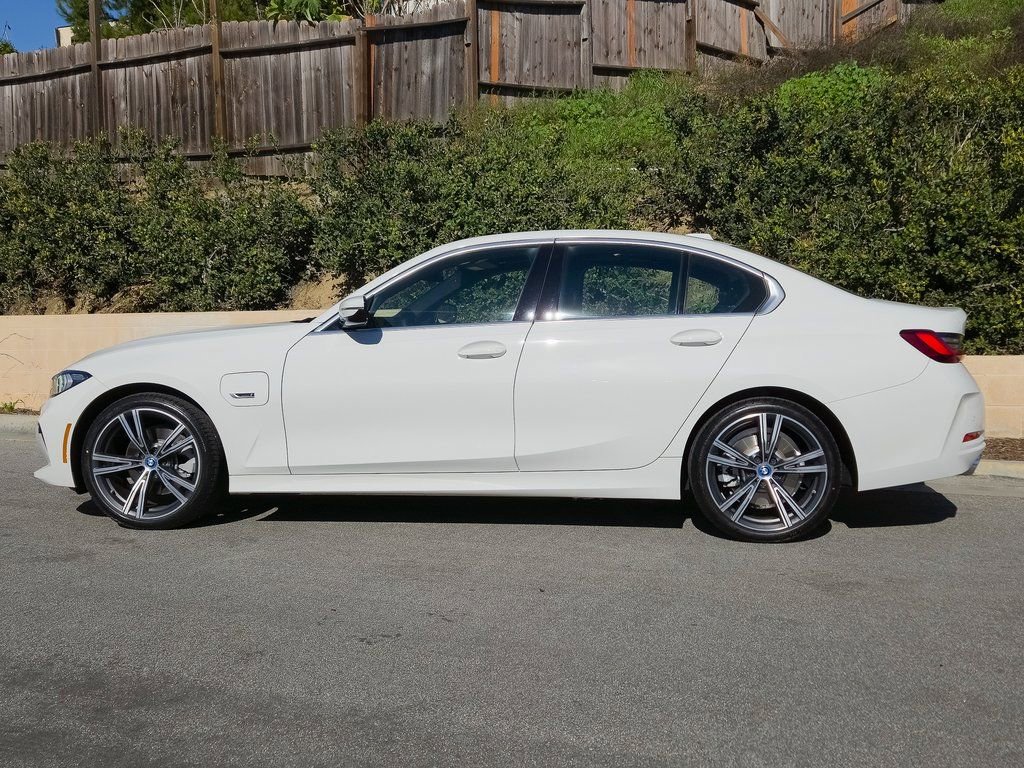 Used 2023 BMW 330e w/ Driving Assistance Package image 4