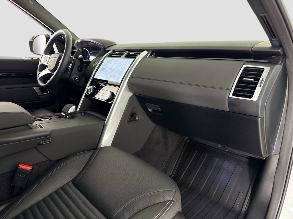Used 2025 Land Rover Discovery S AWD/4WD image 13