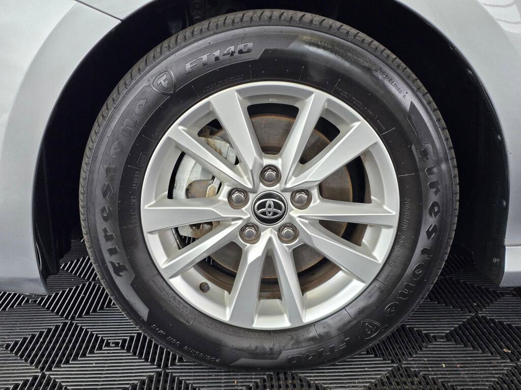 Used 2025 Toyota Camry LE FWD image 11
