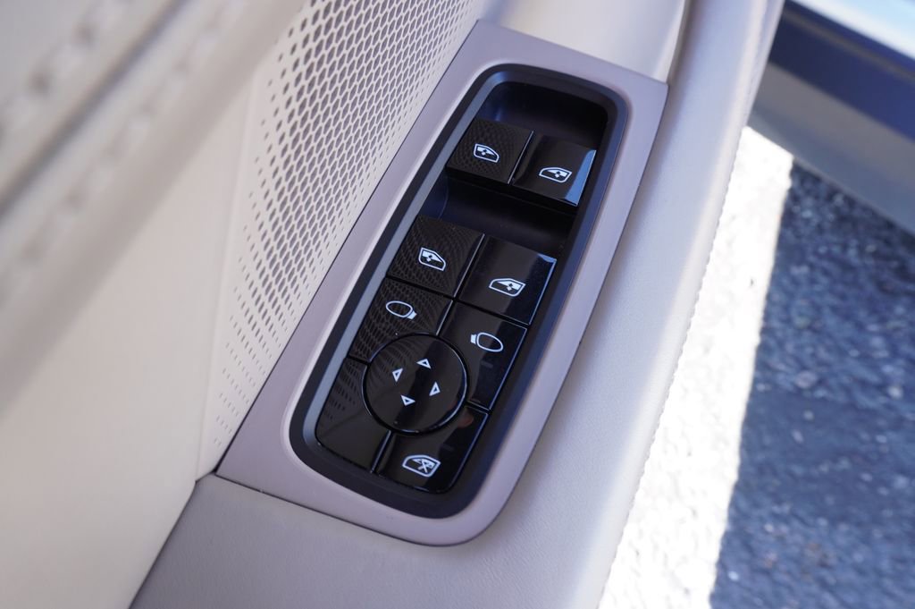 Used 2020 Porsche Taycan 4S image 16