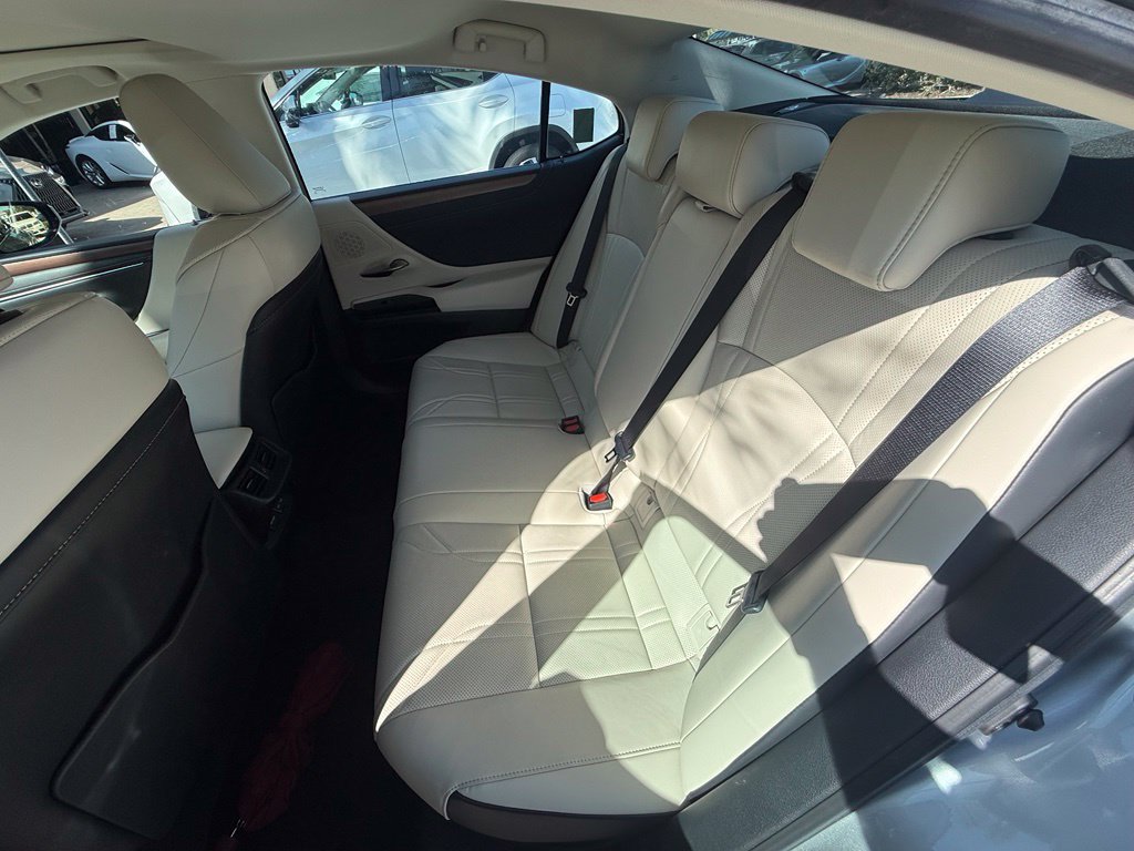 Used 2024 Lexus ES 300h w/ Technology Package FWD image 24
