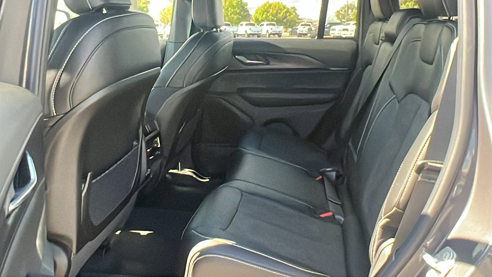 New 2025 Jeep Grand Cherokee Altitude image 17
