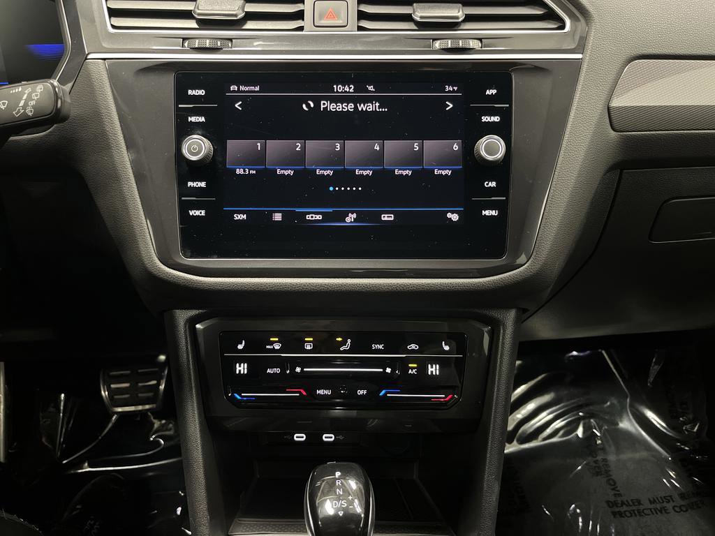 Used 2024 Volkswagen Tiguan SE R-Line image 9