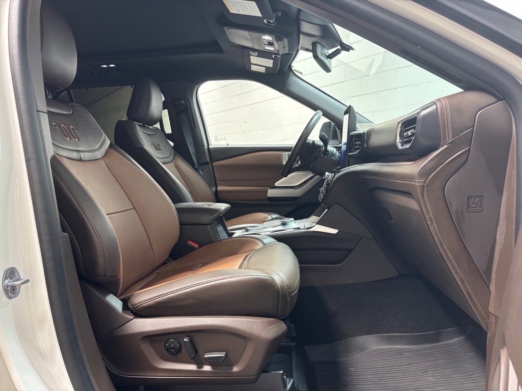 Used 2021 Ford Explorer King Ranch w/ Premium Technology Package image 32