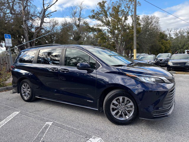 Used 2021 Toyota Sienna LE image 6