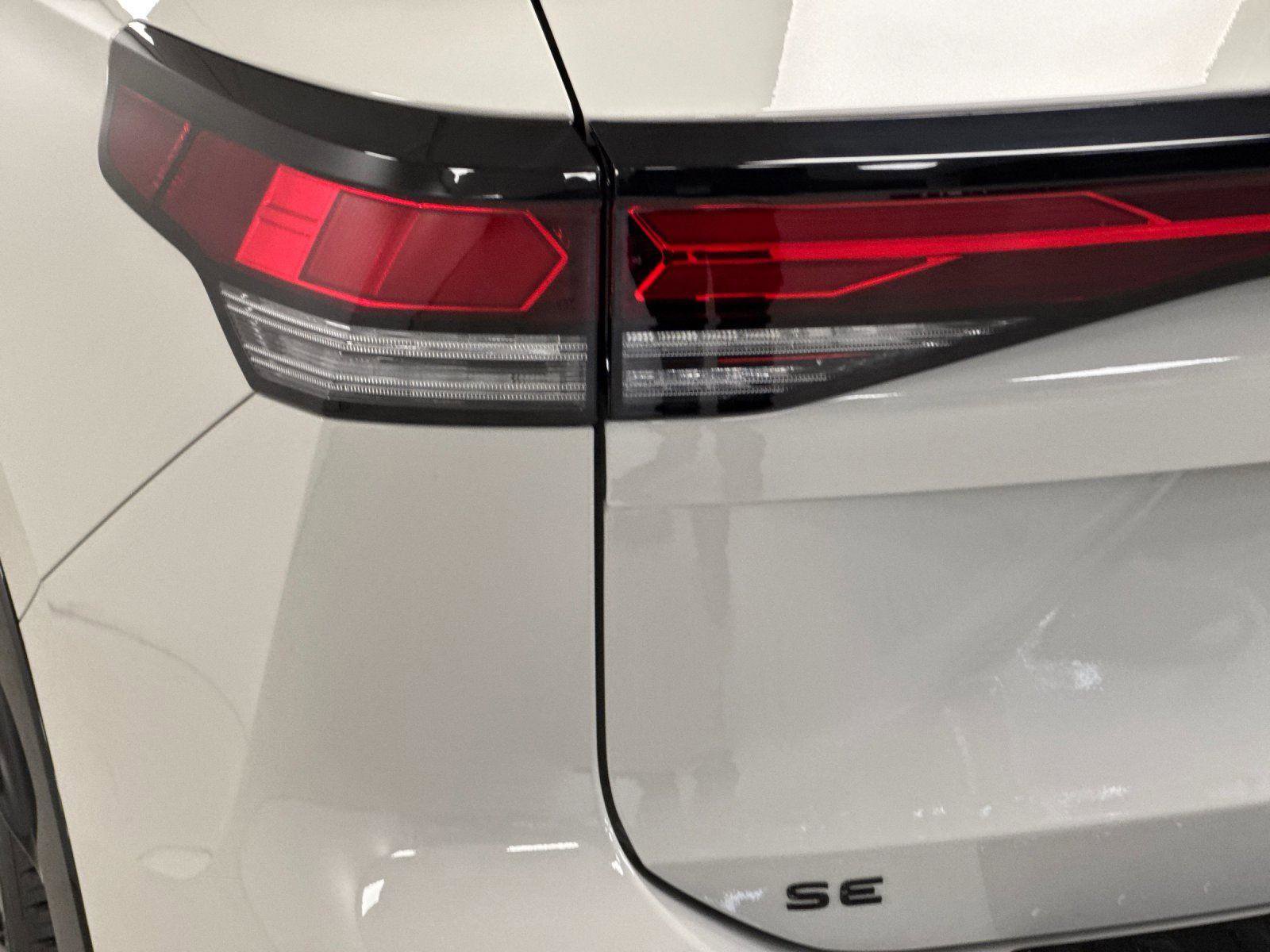 New 2026 Volkswagen Tiguan SE R-Line AWD/4WD image 25