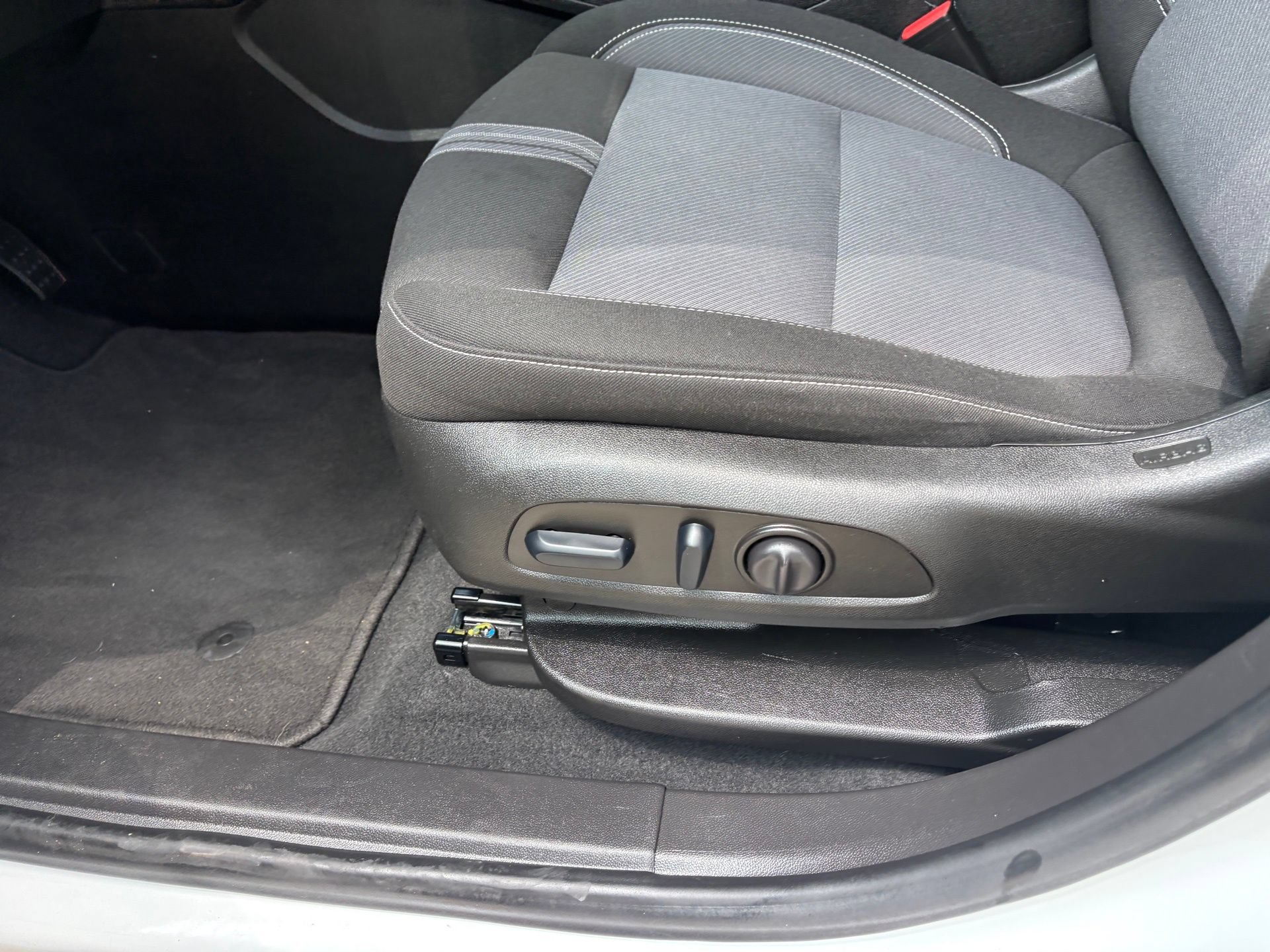 Used 2025 Chevrolet Blazer LT FWD image 24