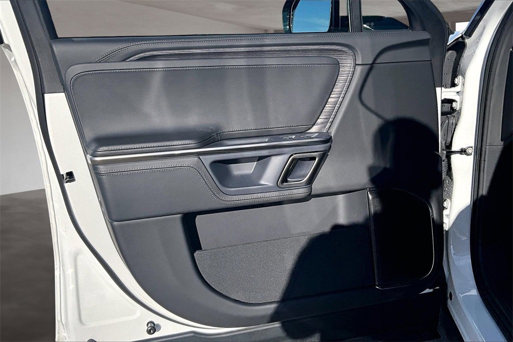 Used 2024 Rivian R1S Adventure image 18