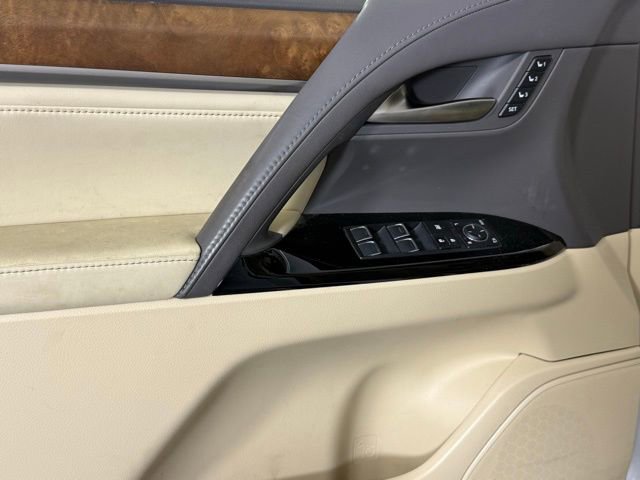 Used 2021 Lexus LX 570 4WD w/ Luxury Package image 17