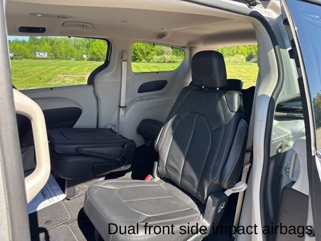 Used 2018 Chrysler Pacifica Touring-L w/ Tire & Wheel Group FWD image 32