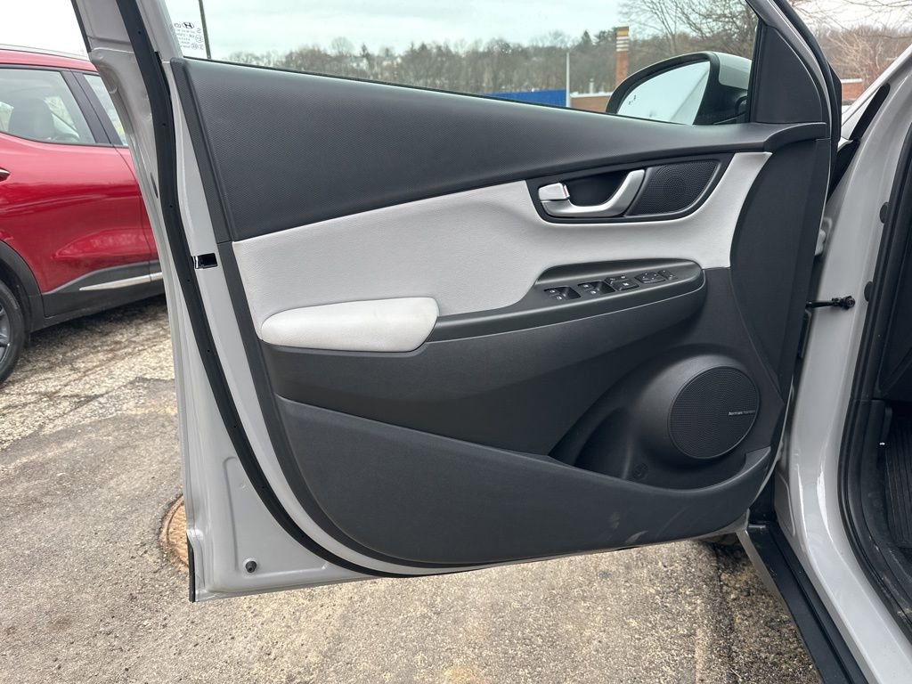 Used 2023 Hyundai Kona Limited image 9
