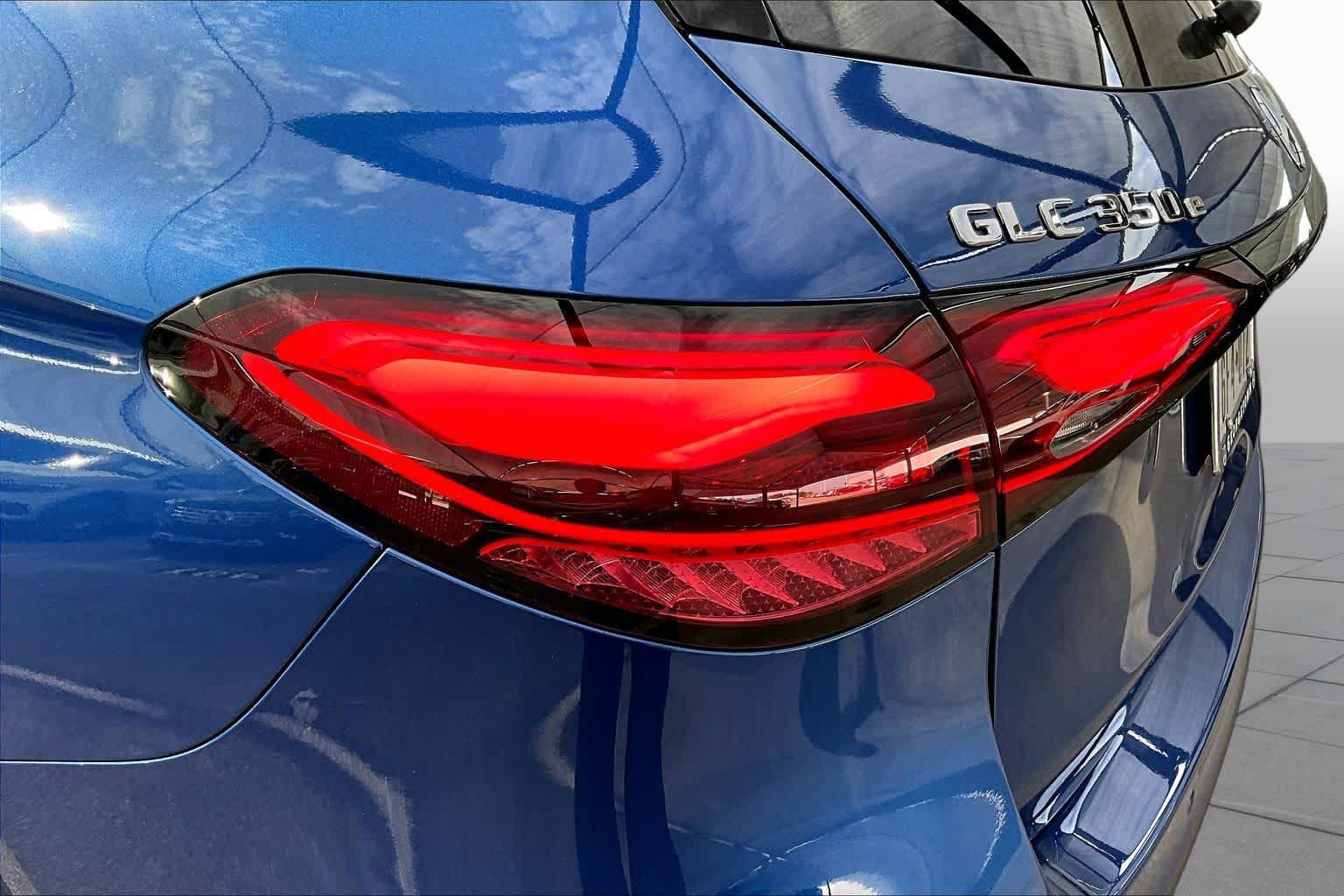 Used 2025 Mercedes-Benz GLC 350e 4MATIC image 29