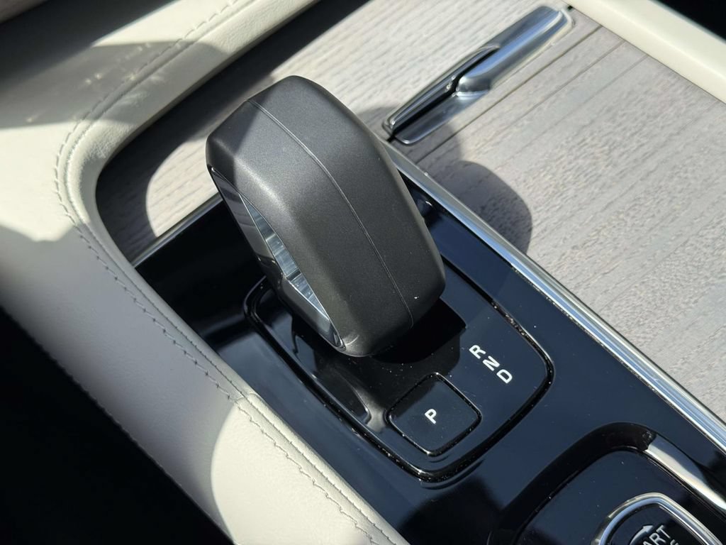 Certified 2024 Volvo XC90 T8 Plus w/ Protection Package Premier AWD/4WD image 28
