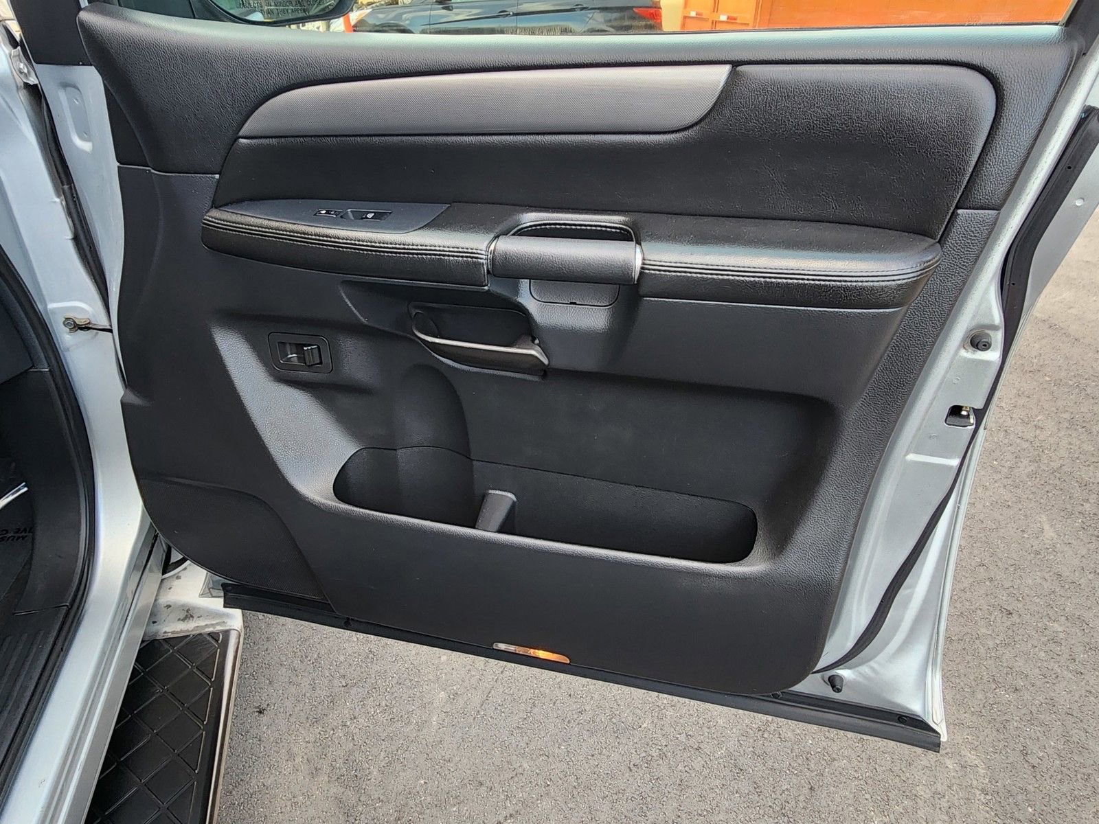 Used 2011 Nissan Armada SV image 50