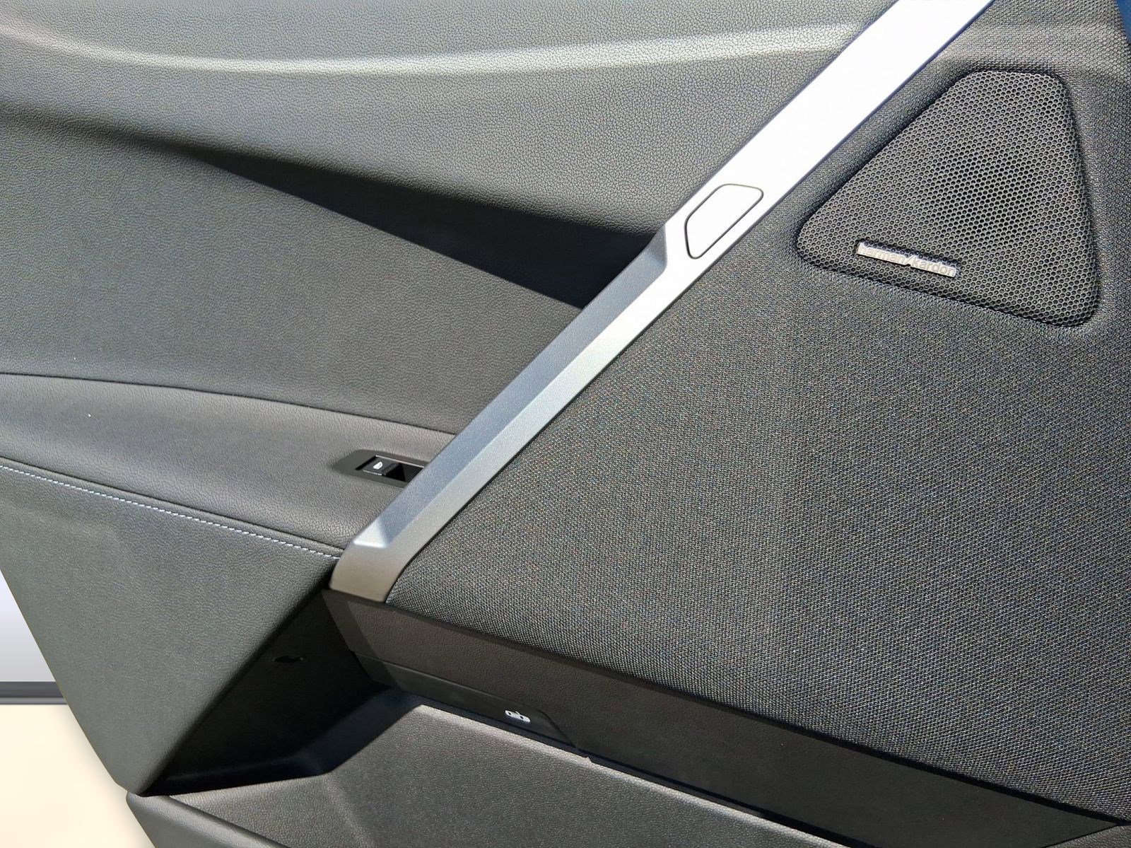 New 2026 BMW iX xDrive60 w/ M Sport Package image 25