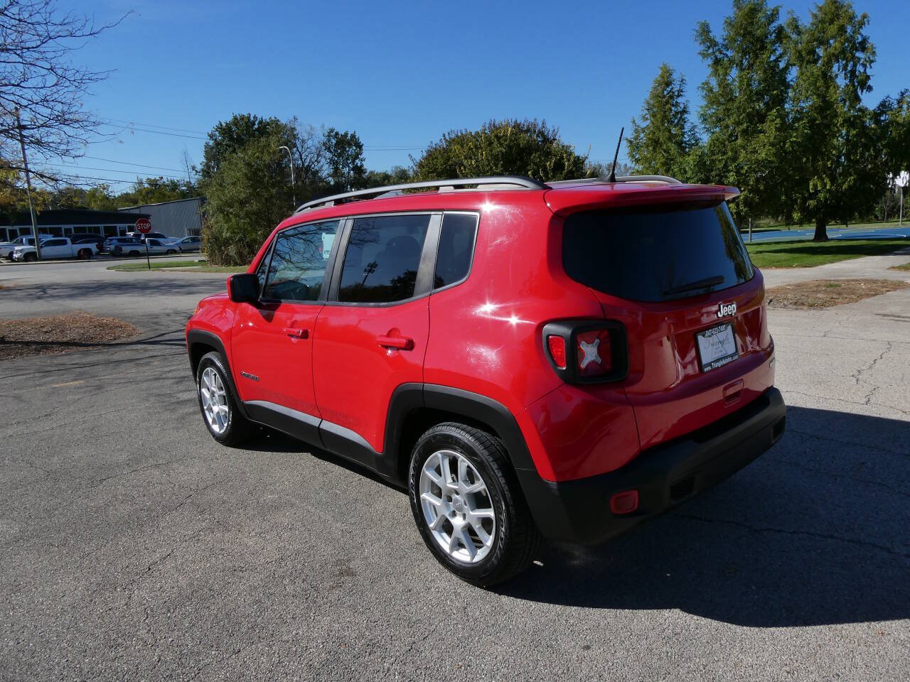Used 2019 Jeep Renegade Latitude w/ Cold Weather Group FWD image 7