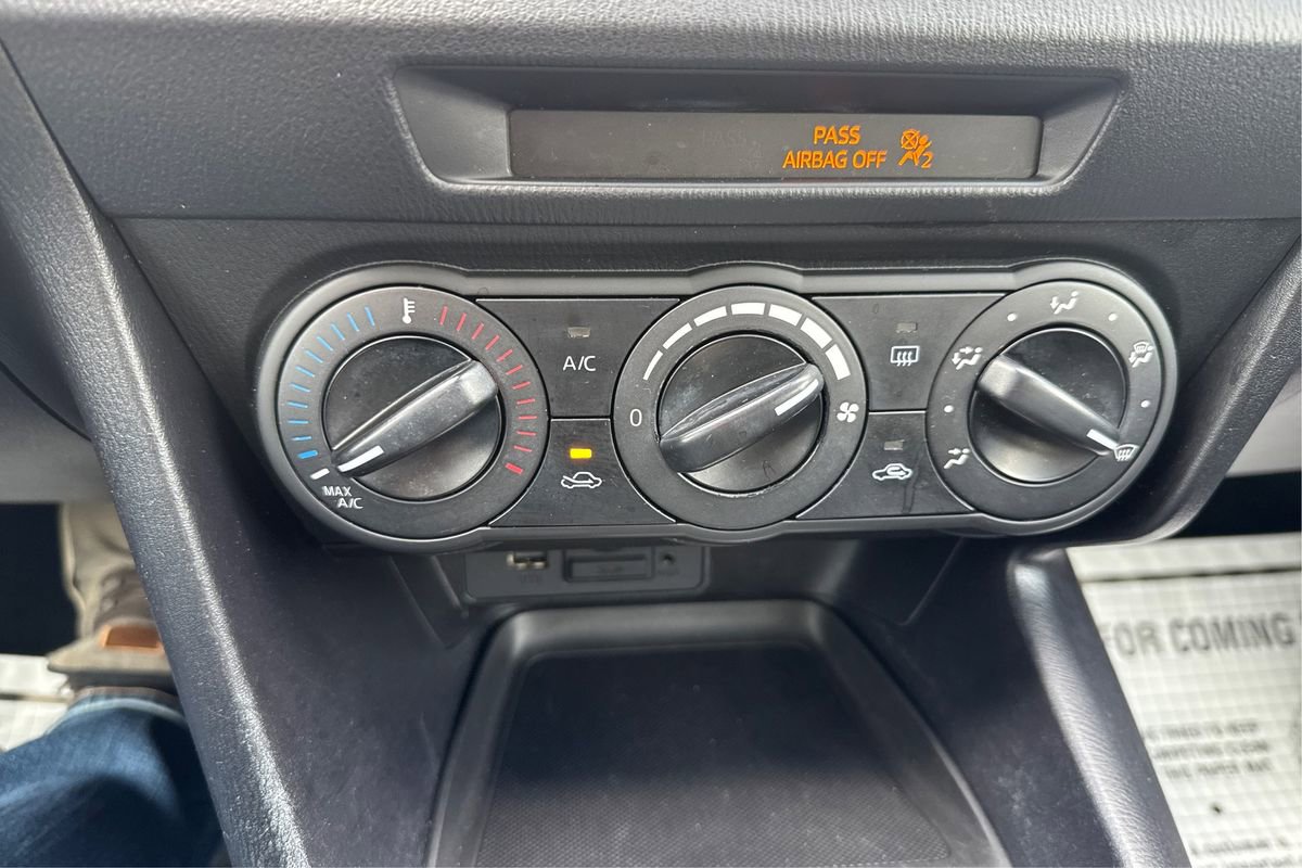 Used 2018 MAZDA MAZDA3 Sport FWD image 23