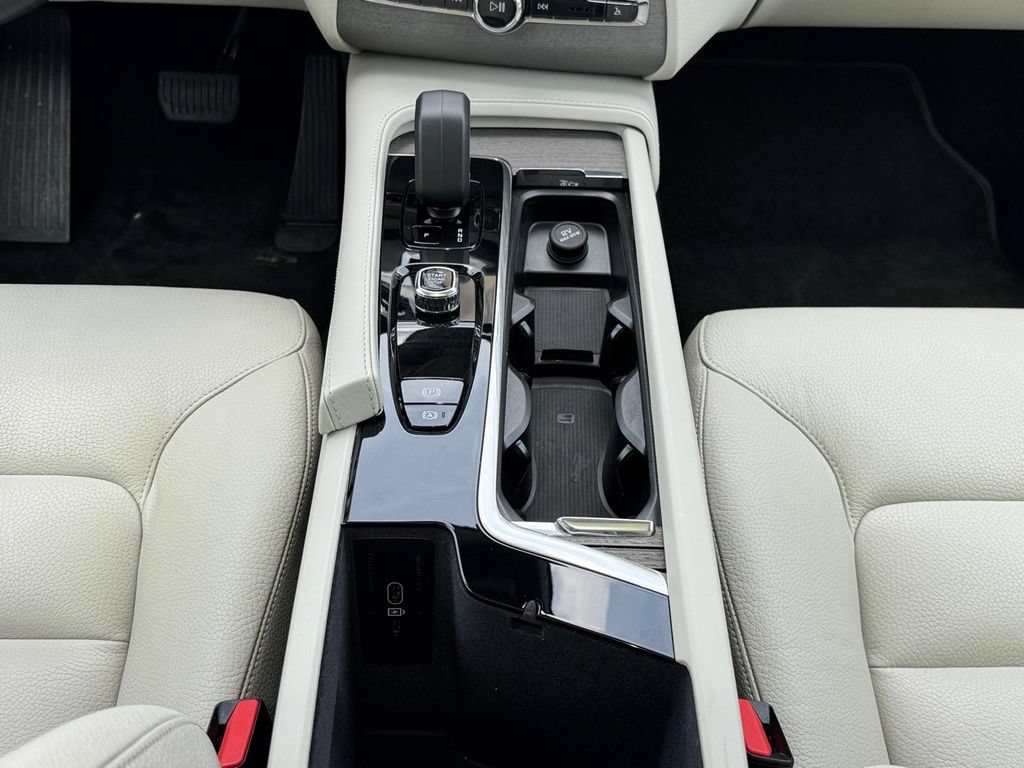 Certified 2023 Volvo XC90 B6 Plus AWD/4WD image 15