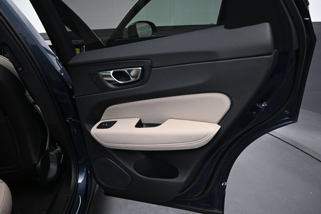 New 2026 Volvo XC60 T8 Plus w/ Climate Package AWD/4WD image 17