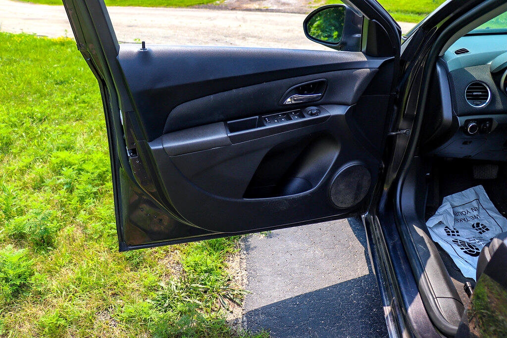 Used 2015 Chevrolet Cruze LT w/ Technology Package image 27