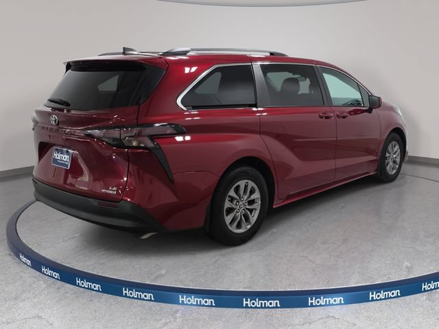 Certified 2023 Toyota Sienna LE FWD image 5