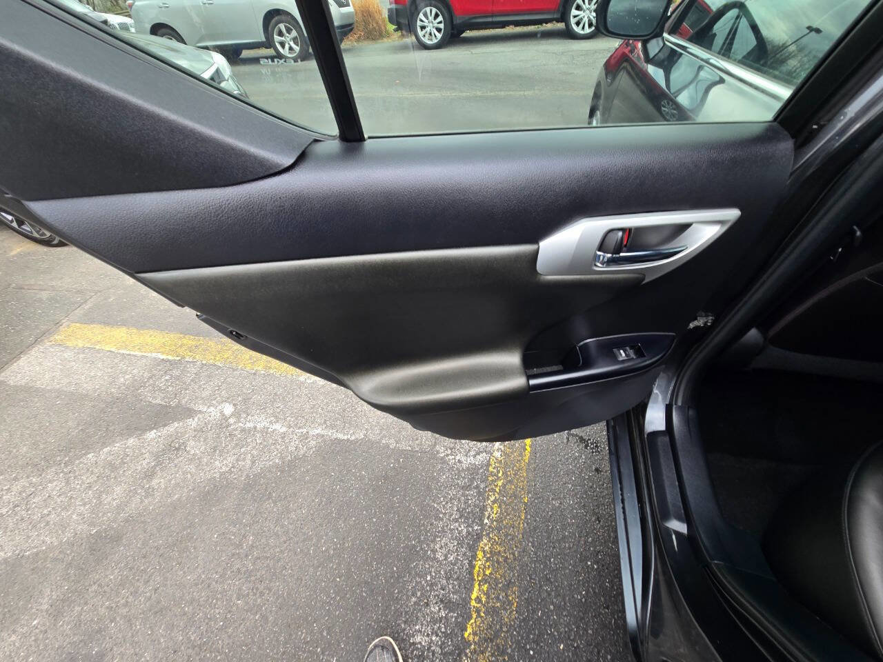 Used 2011 Lexus CT 200h Premium image 23