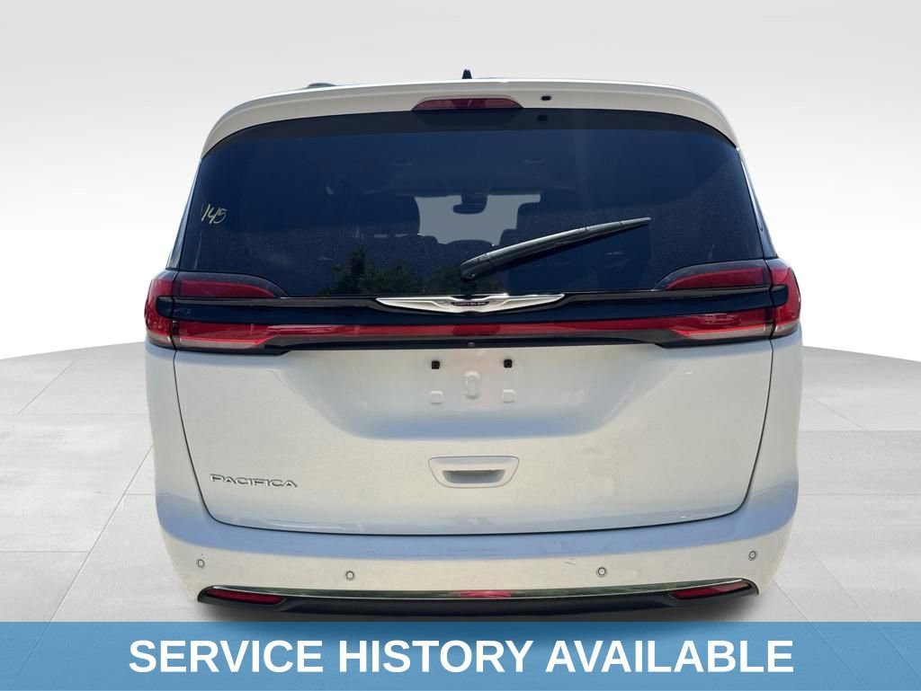 Used 2023 Chrysler Pacifica Touring-L FWD image 6