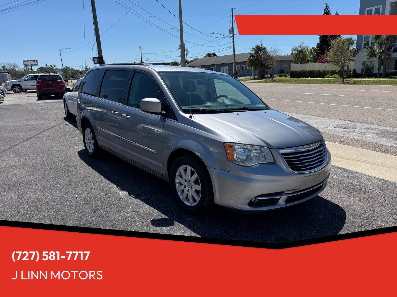 Used 2016 Chrysler Town & Country Touring image 1
