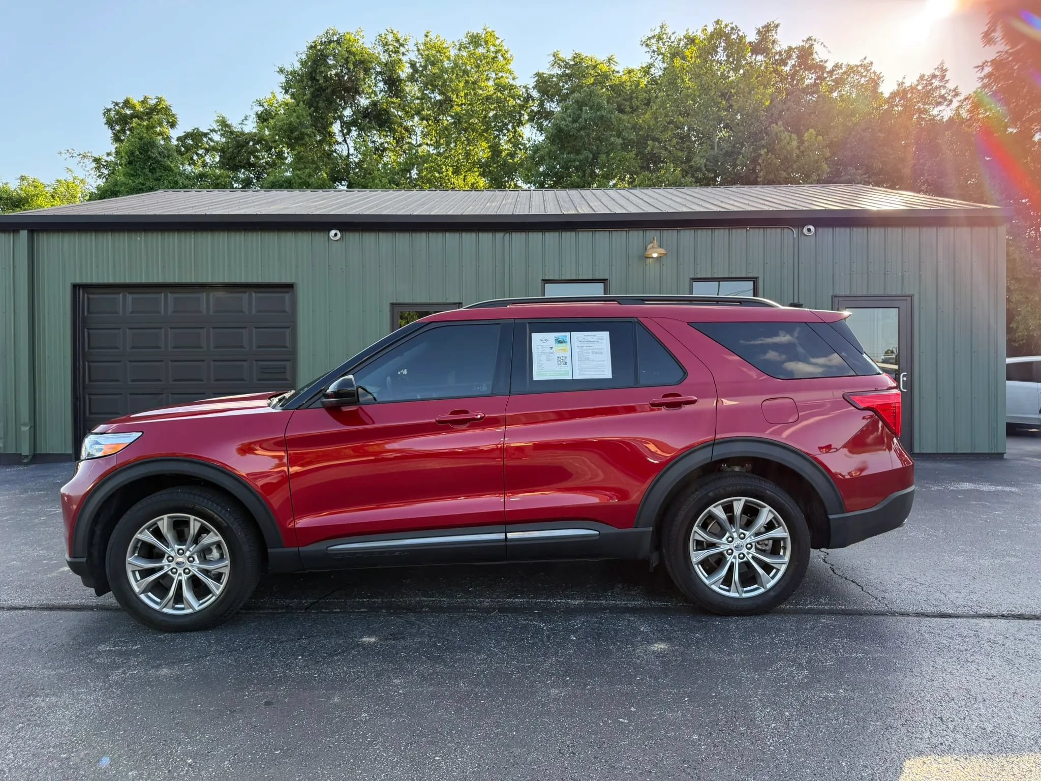 Used 2024 Ford Explorer XLT w/ Equipment Group 202A AWD/4WD image 3