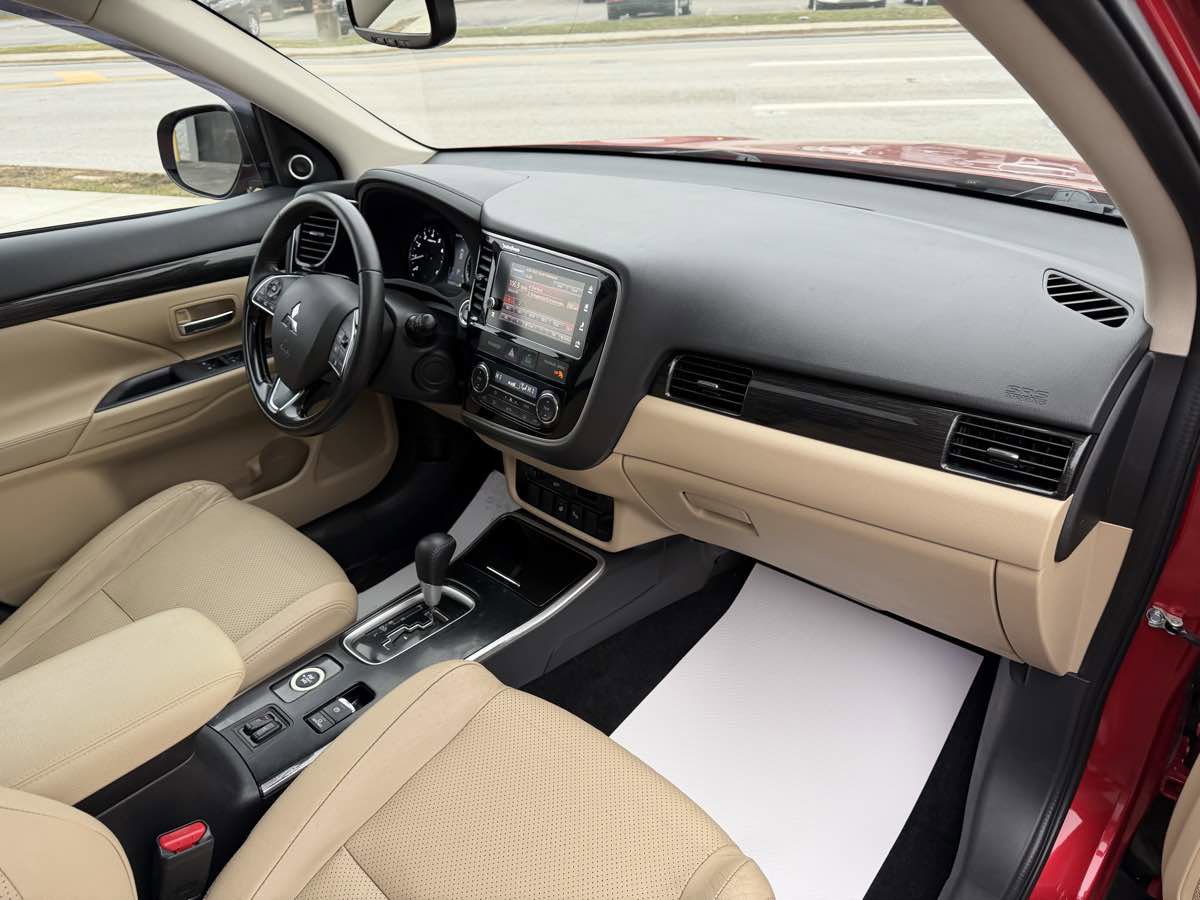 Used 2018 Mitsubishi Outlander SEL image 21