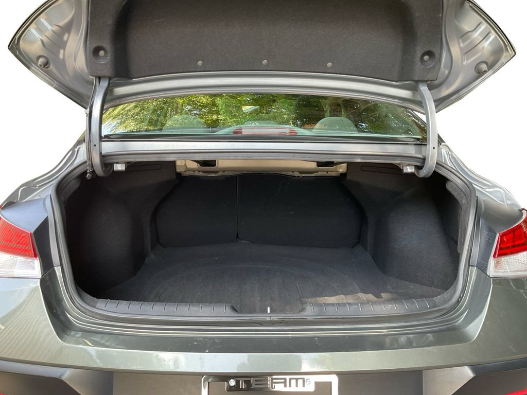 Used 2025 Hyundai Elantra SEL FWD image 13