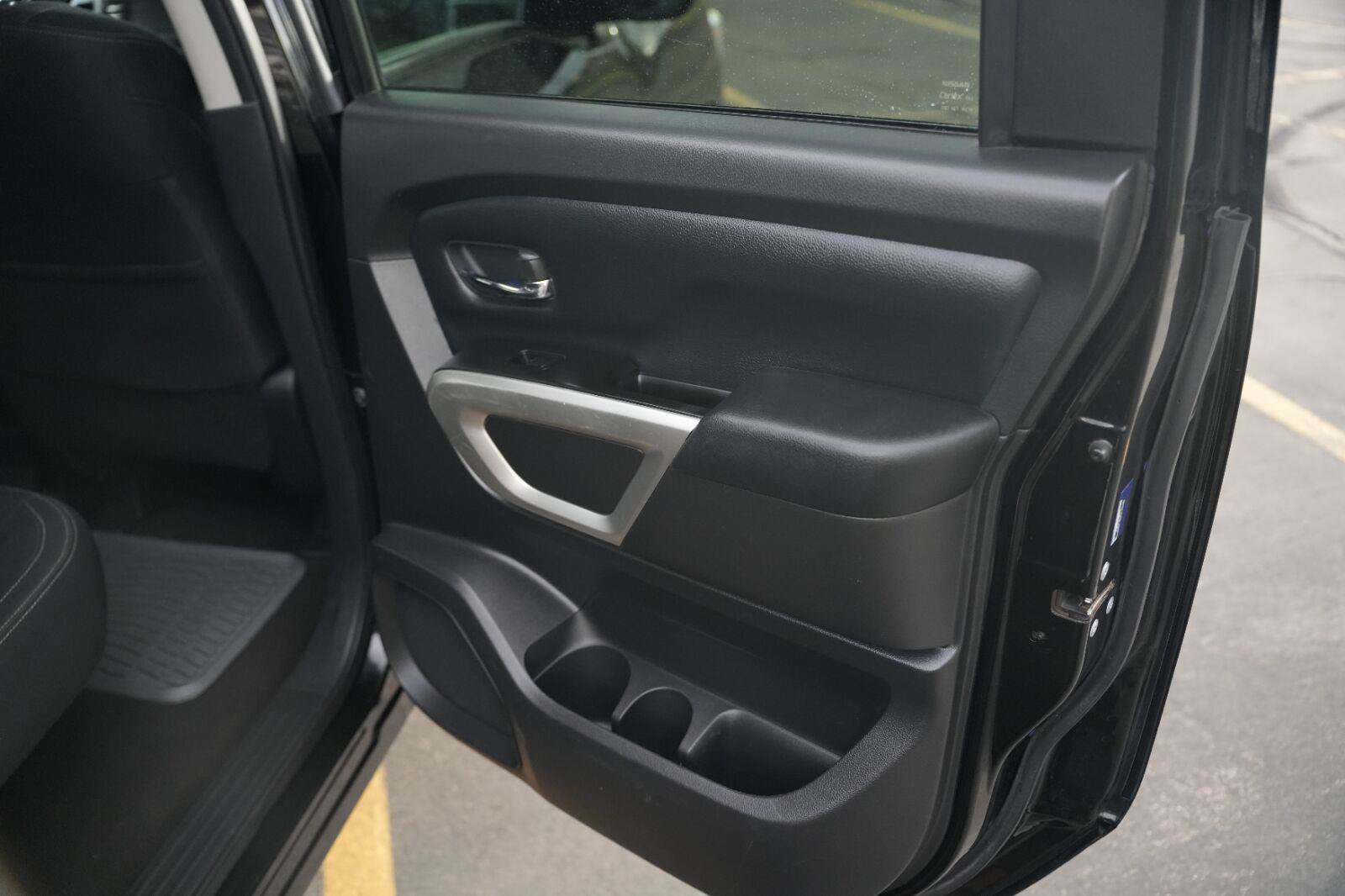 Used 2018 Nissan Titan SV AWD/4WD image 22