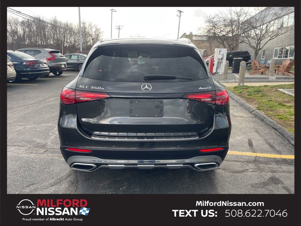 Used 2025 Mercedes-Benz GLC 350e 4MATIC image 5