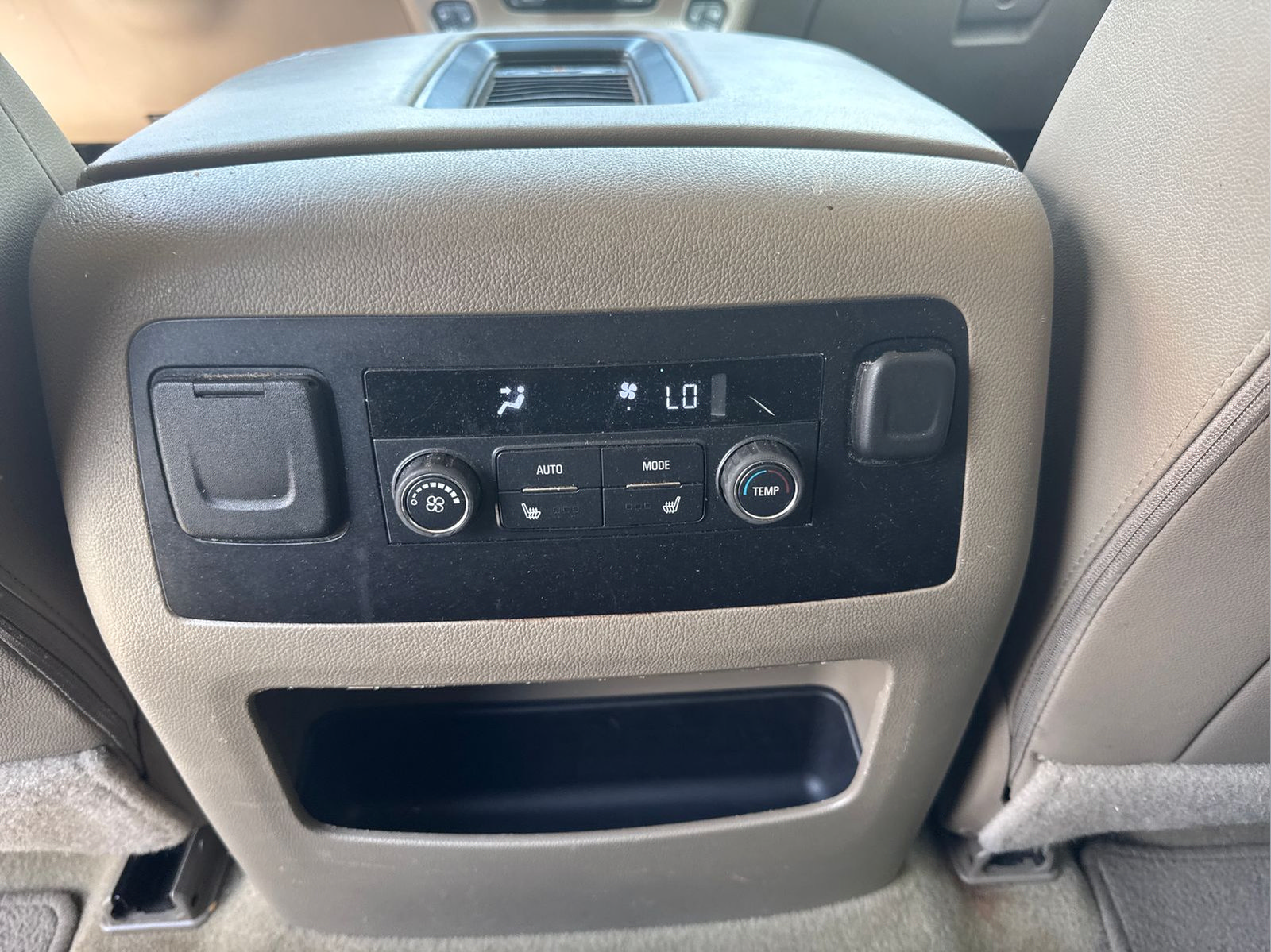 Used 2017 GMC Yukon SLT AWD/4WD image 27