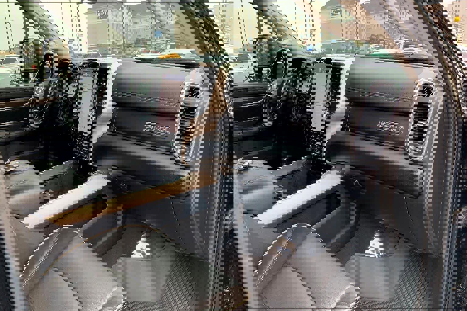 Used 2024 RAM 5500 Laramie image 16