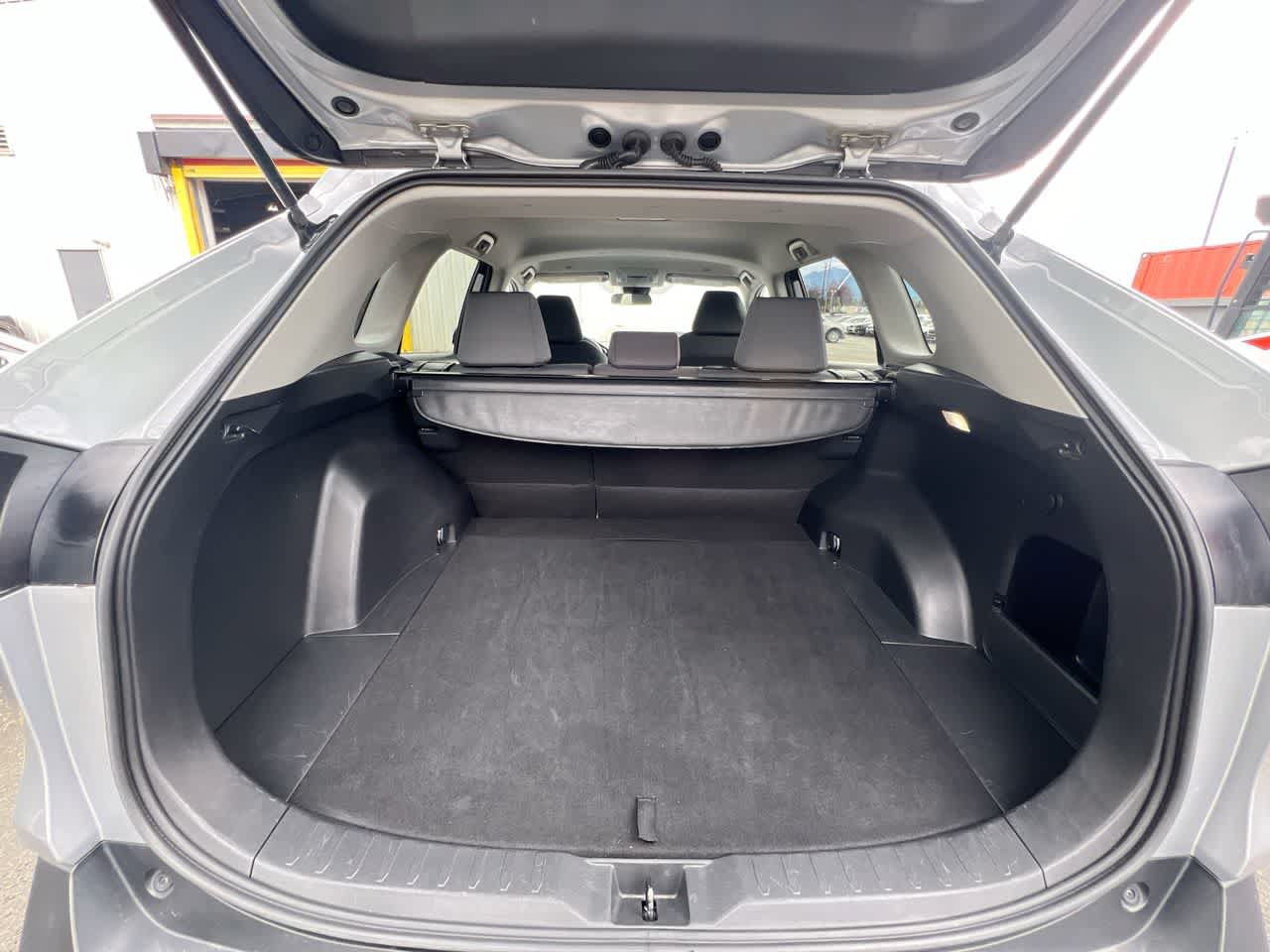 Used 2025 Toyota RAV4 XLE AWD/4WD image 25