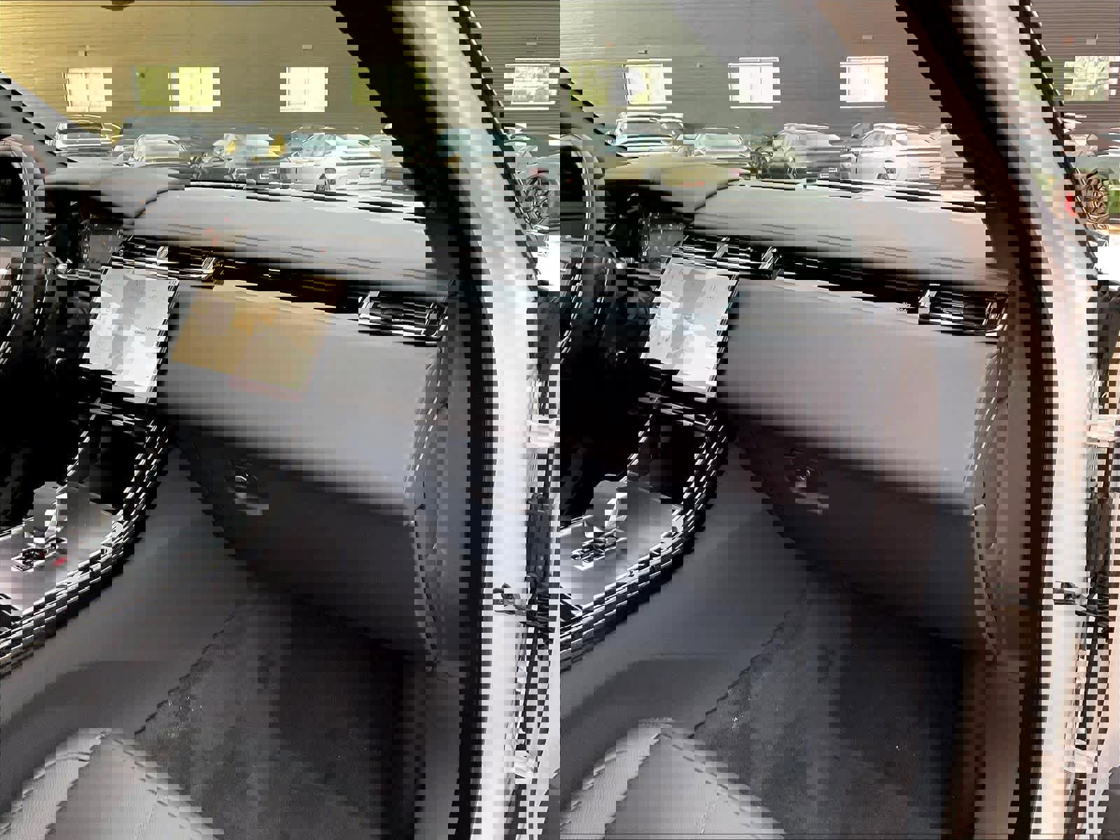 New 2026 Land Rover Range Rover Velar Dynamic SE image 28