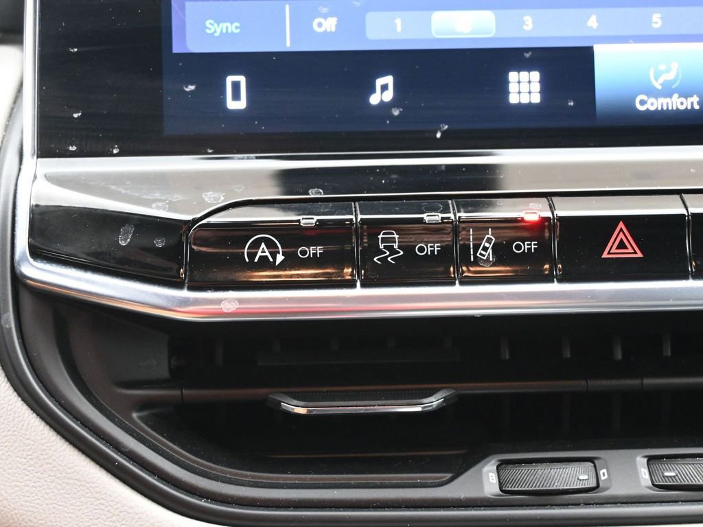 Used 2025 Jeep Compass Limited AWD/4WD image 19