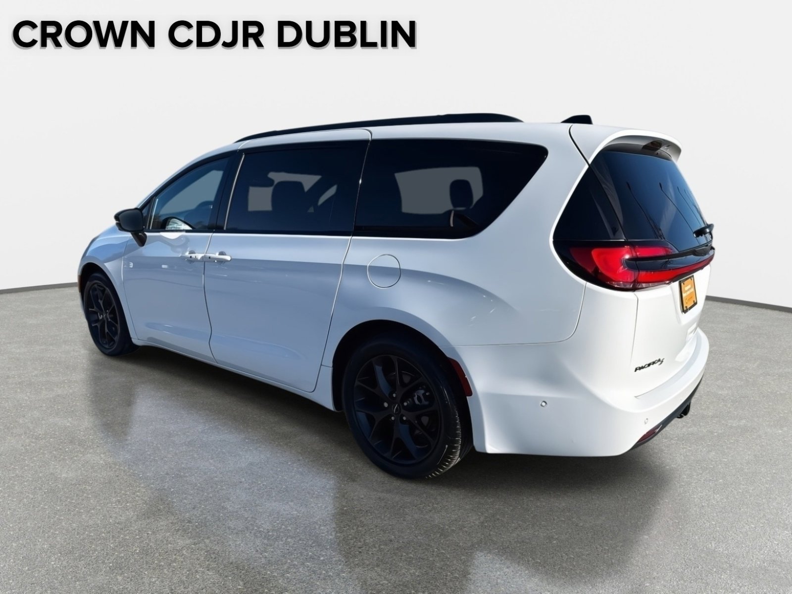 Used 2024 Chrysler Pacifica Limited w/ S Appearance Package image 6