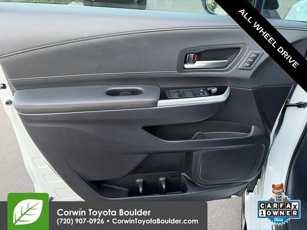Used 2025 Toyota Sienna Platinum AWD/4WD image 28