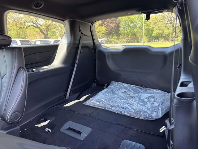 New 2027 Chrysler Pacifica Select FWD image 7