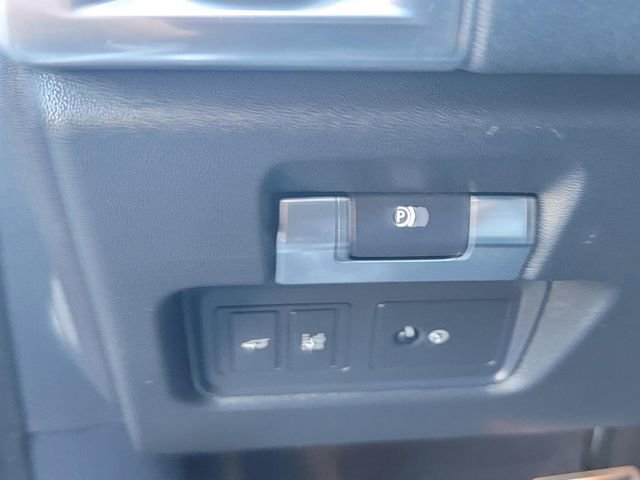 Used 2018 Jaguar E-PACE R-Dynamic SE image 31