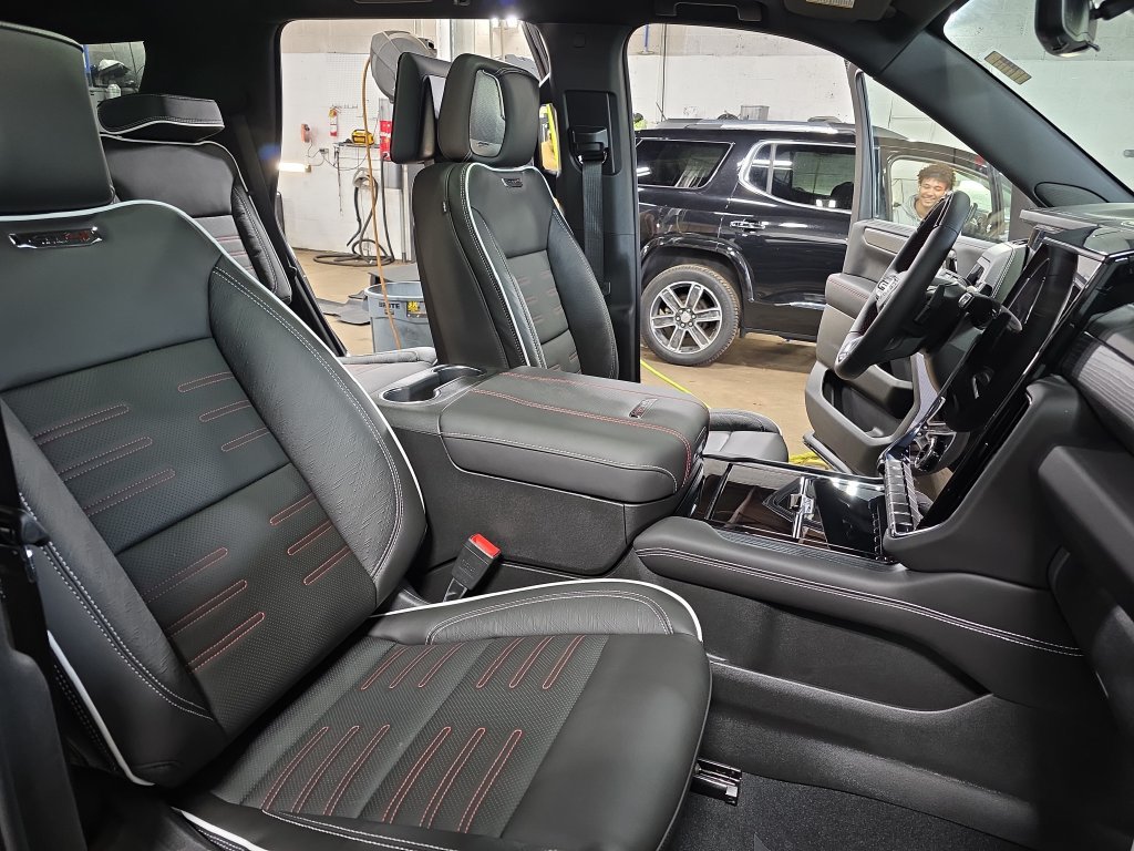 New 2026 GMC Yukon AT4 Ultimate AWD/4WD image 12