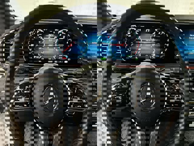 Used 2023 Mercedes-Benz GLS 450 4MATIC image 11