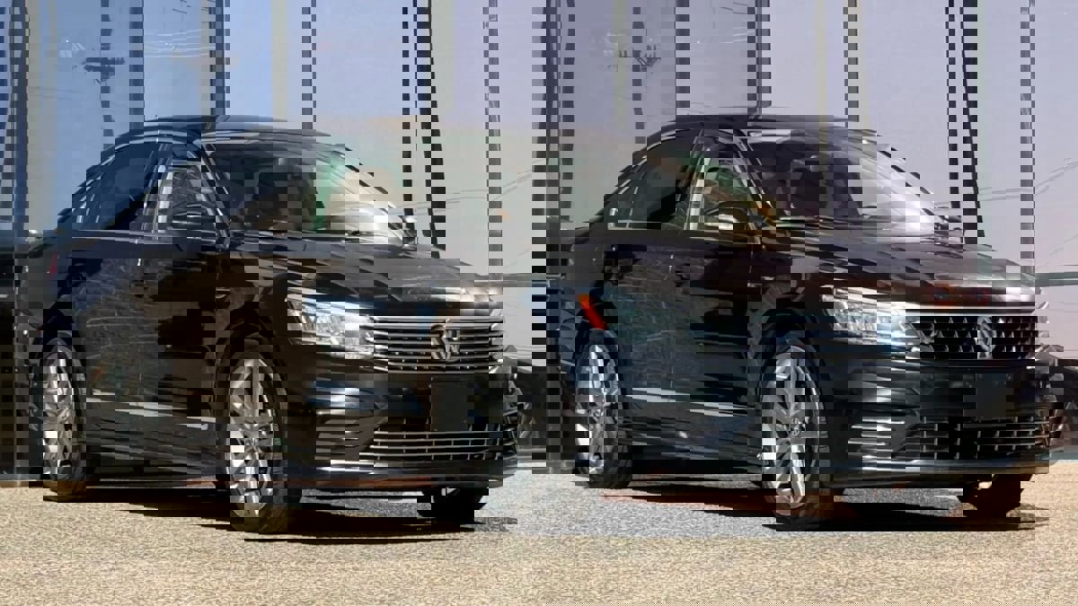 Used 2017 Volkswagen Passat 1.8T R-Line image 17