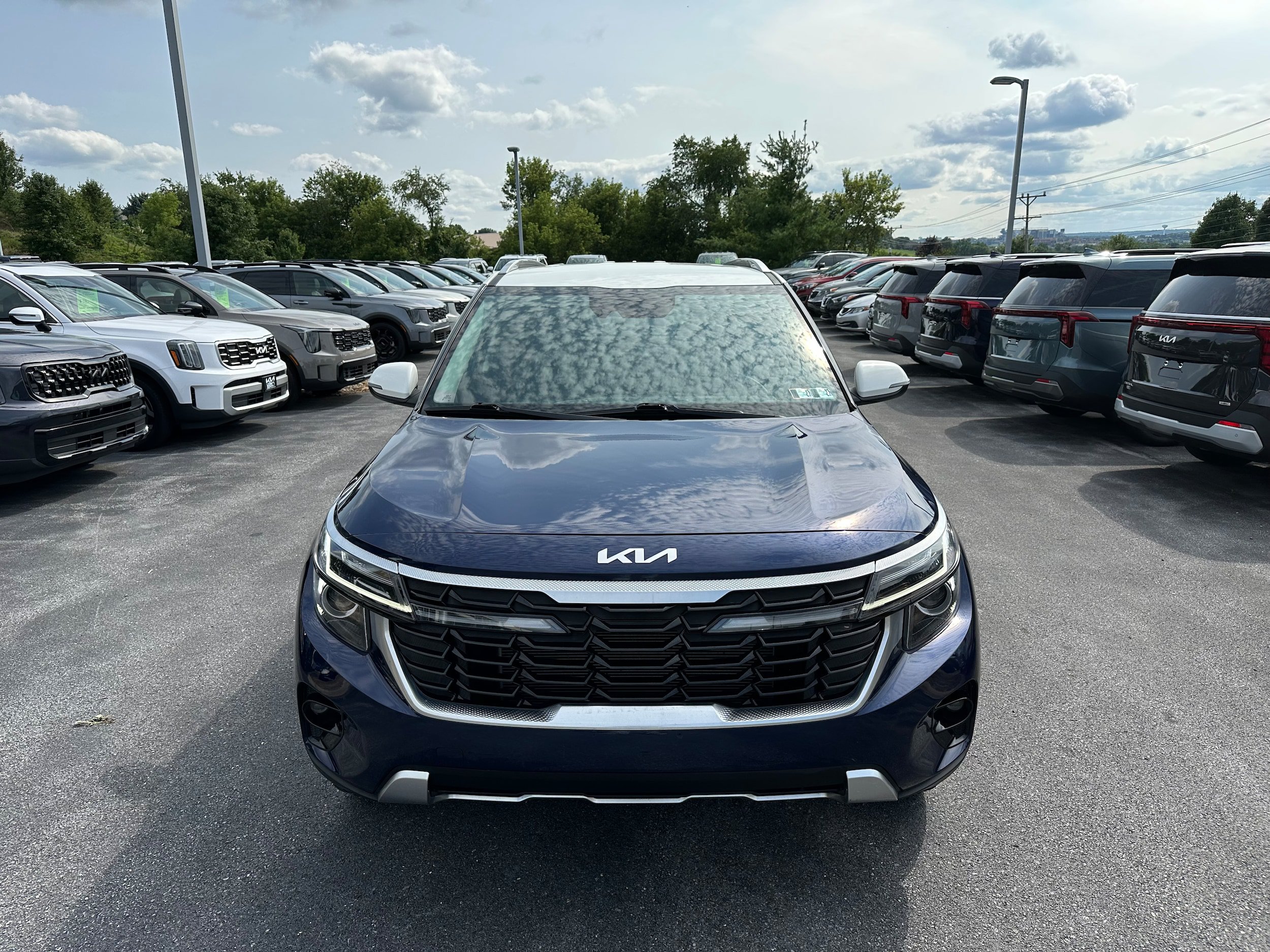 Used 2024 Kia Seltos S AWD/4WD image 2