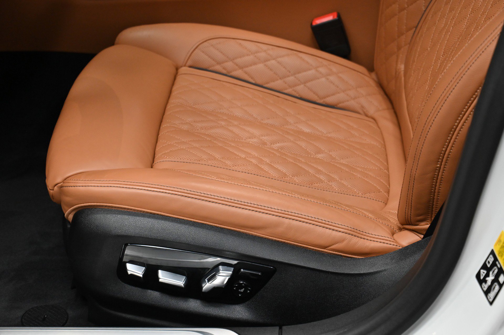 Used 2022 BMW M760i xDrive w/ Luxury Rear Seating Package image 24