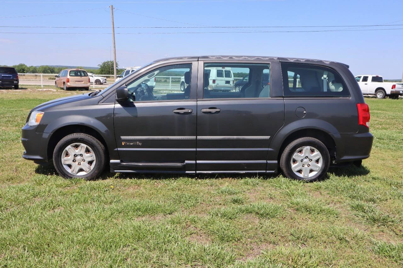 Used 2012 Dodge Grand Caravan American Value Package FWD image 16