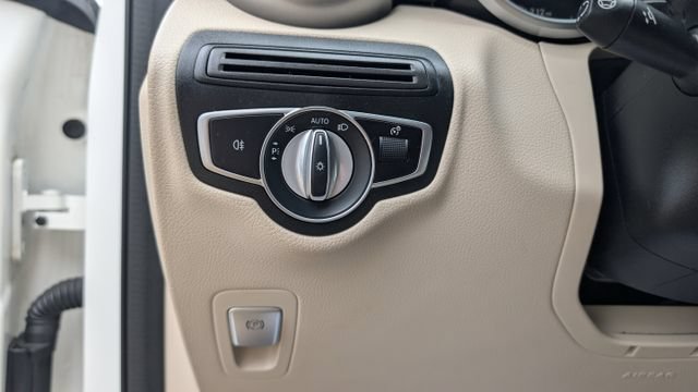Used 2021 Mercedes-Benz GLC 300 4MATIC image 18