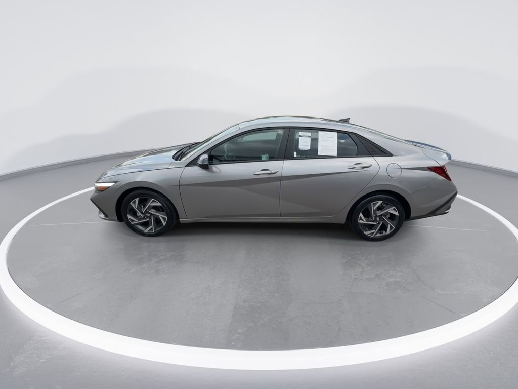 Used 2025 Hyundai Elantra Sport FWD image 5